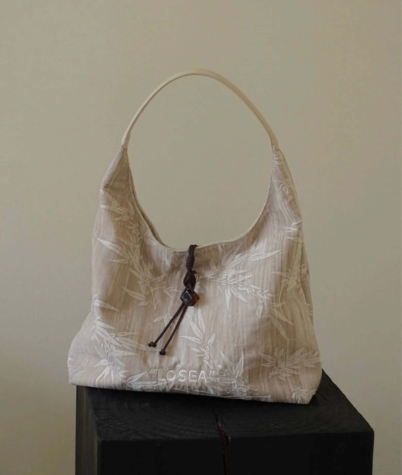 BAMBOO SEASONS velvet tote bag