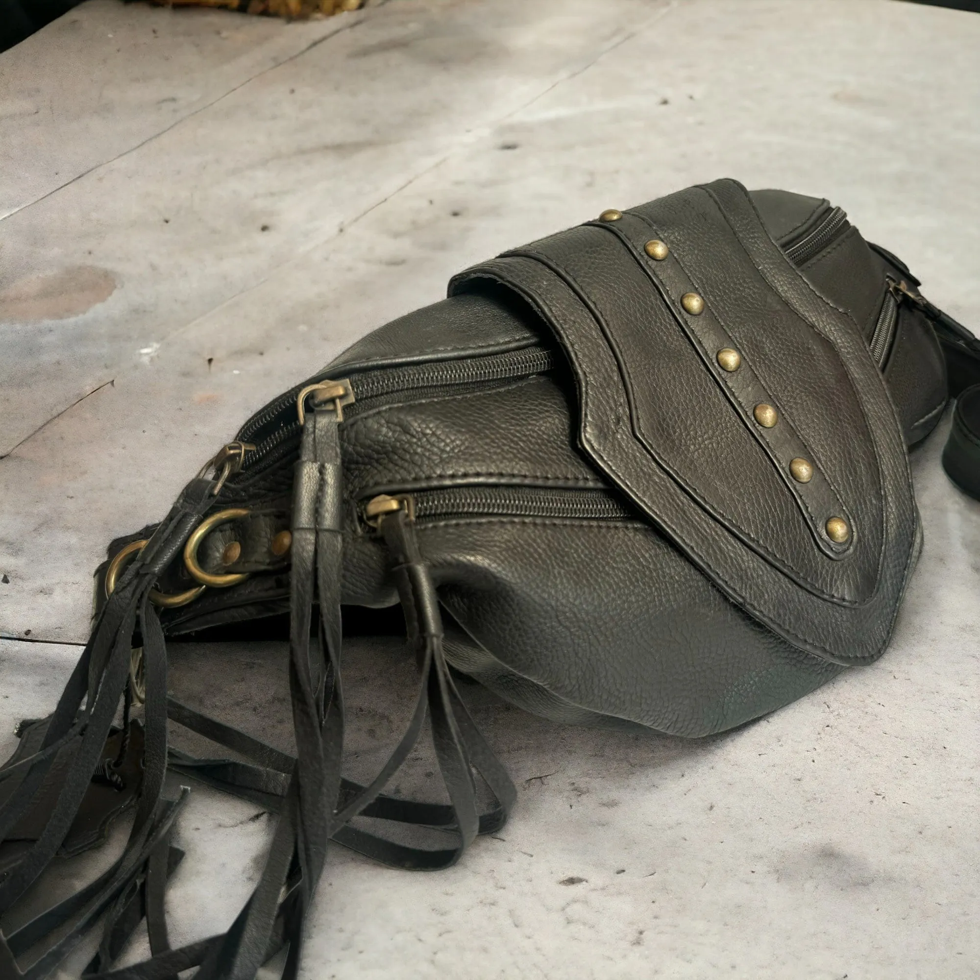 Leather Arrow Bag | Black